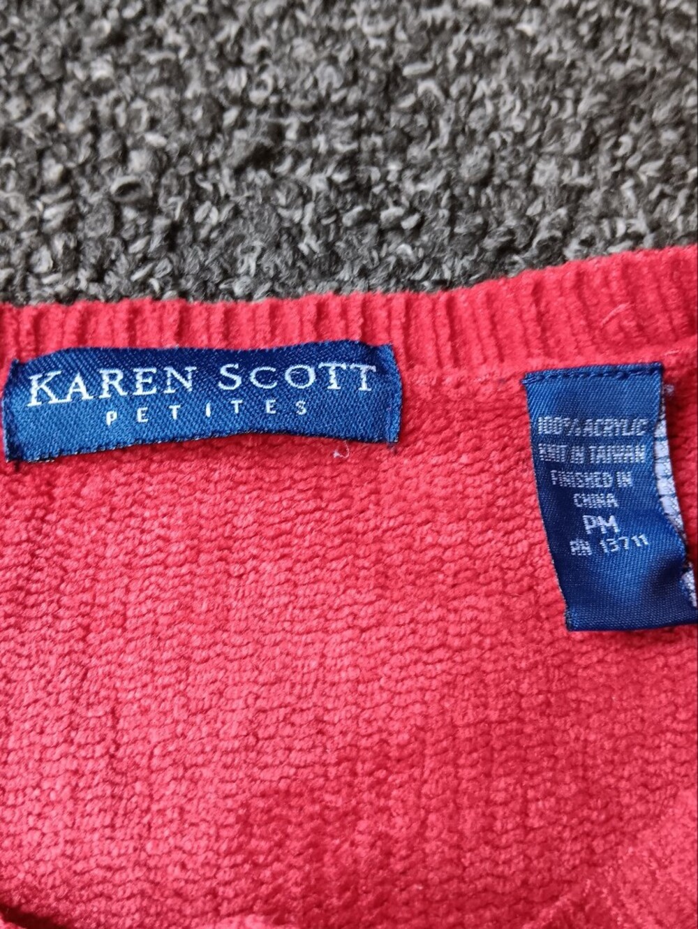 90s Red Button Up Holiday Cardigan Sweater By Karen Scott Petite Medium, Vintage - Picture 8 of 9